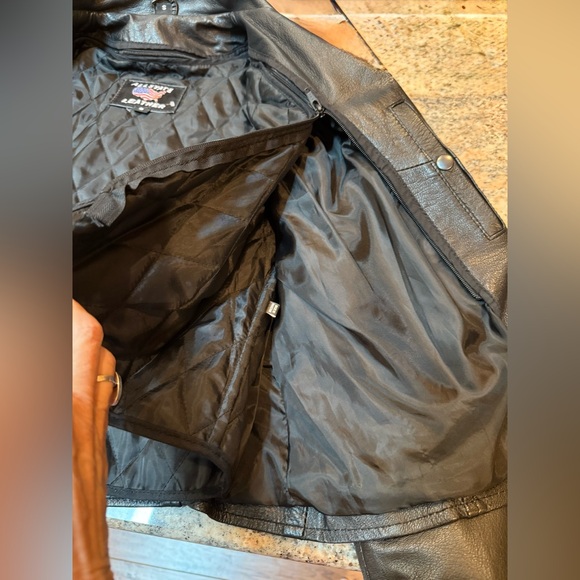 Allstate Leather Black Motorcycle Riding Jacket. Size Small. EUC. Zip out liner. - Picture 10 of 14